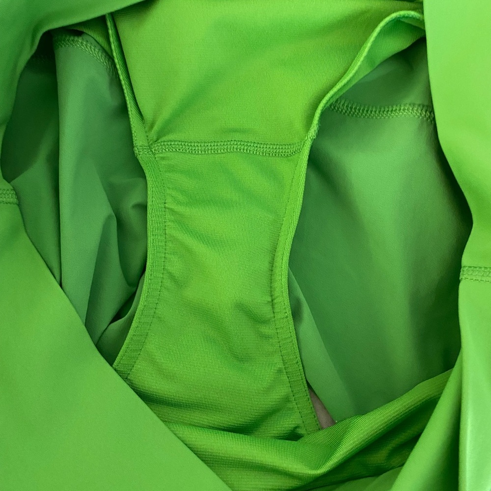 Lululemon Solid Green Crossover Front Shorts 8 - image 2